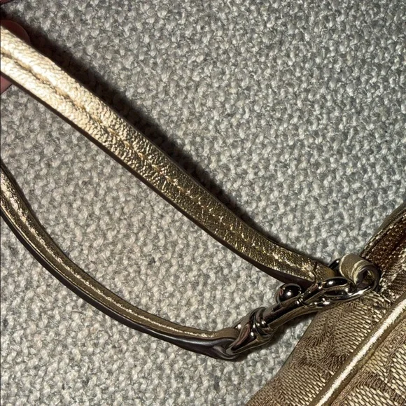 Coach Signature Tan Monogram Wristlet camera case metallic - Picture 9 of 9